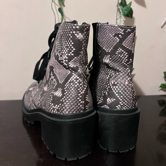 Snake print boots - Picture 3 of 4